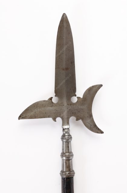 Partyzána, zbraň pro pěší, železo, dřevo, kolem 1620, MMP 11.533/a