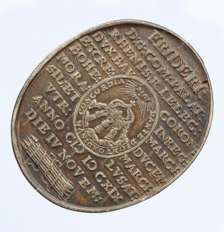 1619 – oválná medaile na počest korunovace českého krále Fridricha Falckého a jeho choti Alžběty, Norimberk, Christian Maler, stříbro, 1619, MMP H 17.111