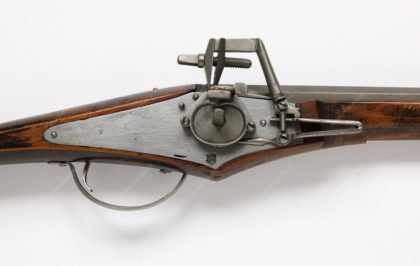 Jezdecká pistole s kolečkovým zámkem, dřevo, železo, první polovina 17. století, MMP H 13.934