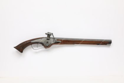 Pistole s kolečkovým zámkem, železo, dřevo, 17. století, MMP H 597